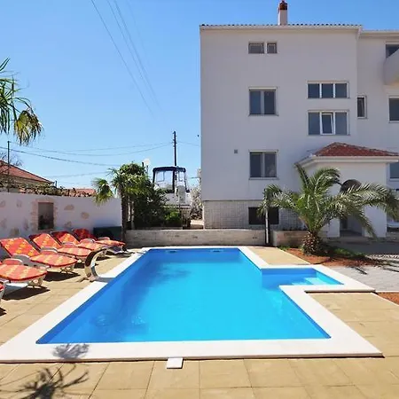 5906e Apartman